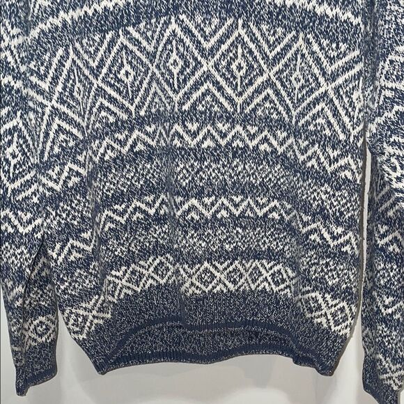 Men's Blue and White Patterned Sweater - Picture 4 of 10